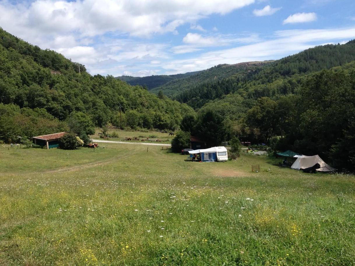 Ferme Les Therondels Saint-Pons-de-Thomieres Exterior photo